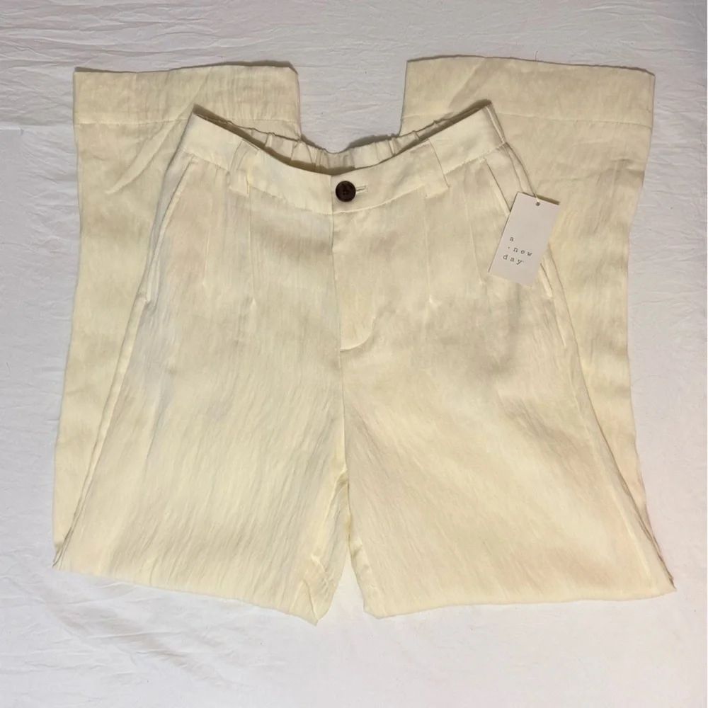 Women’s Cream High-Waisted Wide Leg Trousers - Picture 4 of 8